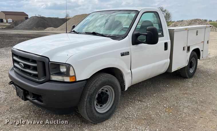 image for item LA9896 2003 Ford F250 Super Duty XL  utility bed pickup truck