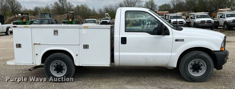 image for item LA9896 2003 Ford F250 Super Duty XL  utility bed pickup truck