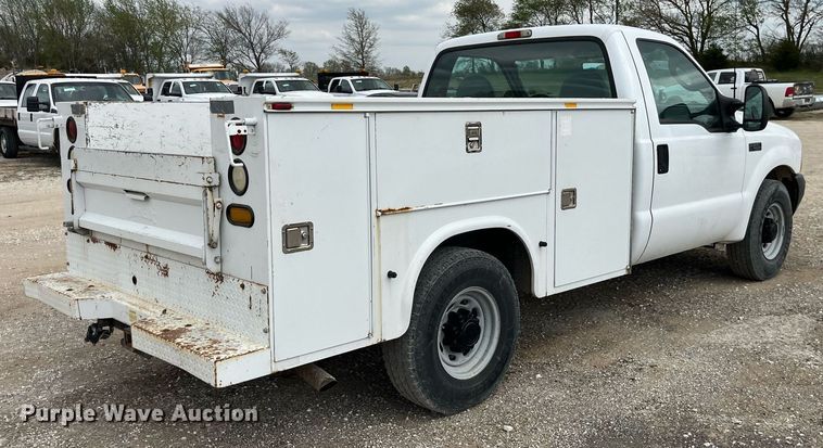 image for item LA9896 2003 Ford F250 Super Duty XL  utility bed pickup truck