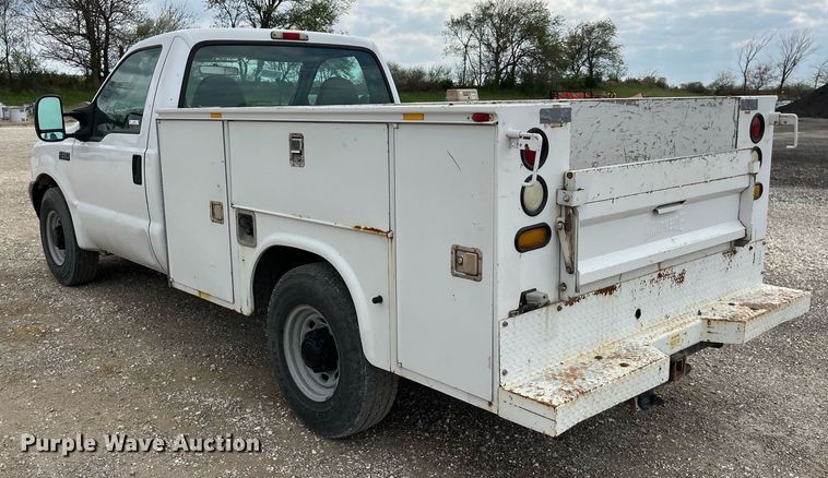 image for item LA9896 2003 Ford F250 Super Duty XL  utility bed pickup truck