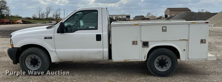 image for item LA9896 2003 Ford F250 Super Duty XL  utility bed pickup truck