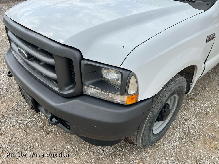 image for item LA9896 2003 Ford F250 Super Duty XL  utility bed pickup truck