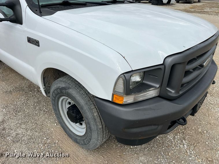 image for item LA9896 2003 Ford F250 Super Duty XL  utility bed pickup truck