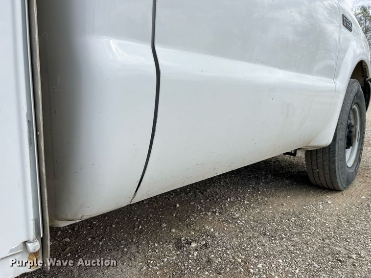 image for item LA9896 2003 Ford F250 Super Duty XL  utility bed pickup truck