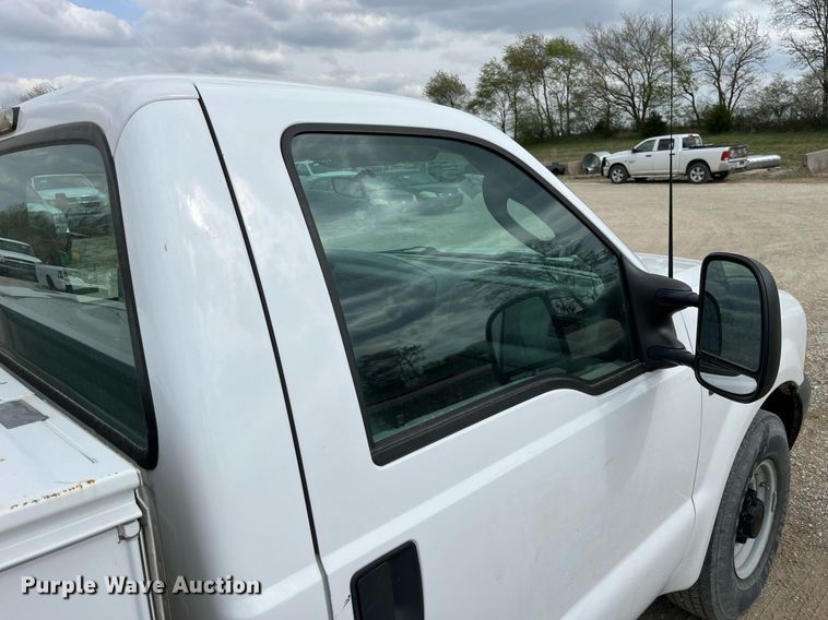 image for item LA9896 2003 Ford F250 Super Duty XL  utility bed pickup truck