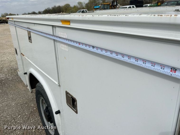 image for item LA9896 2003 Ford F250 Super Duty XL  utility bed pickup truck