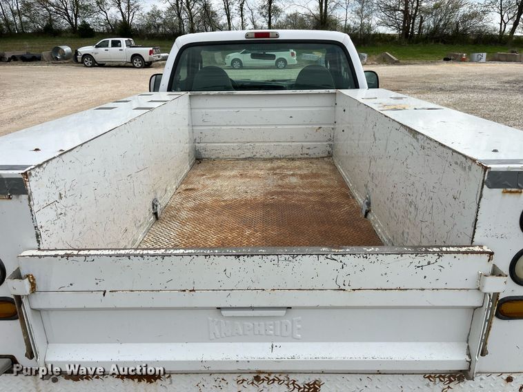 image for item LA9896 2003 Ford F250 Super Duty XL  utility bed pickup truck