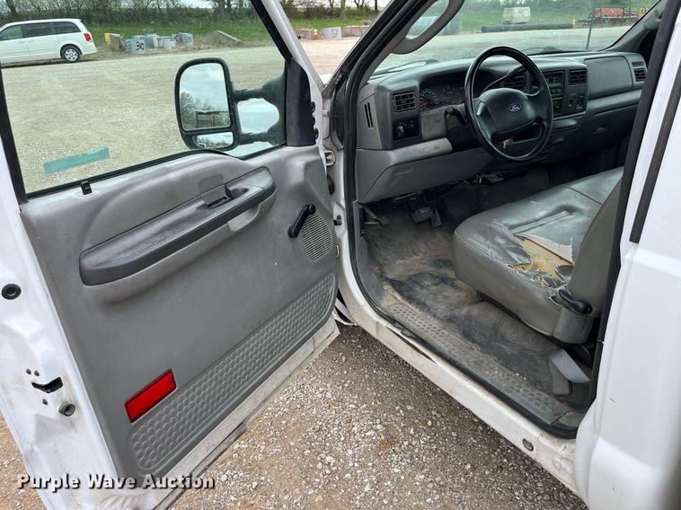 image for item LA9896 2003 Ford F250 Super Duty XL  utility bed pickup truck