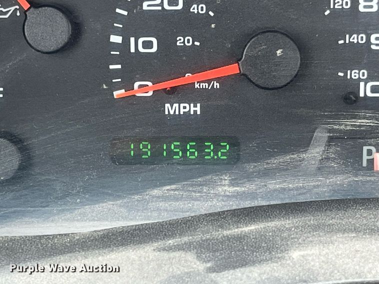 image for item LA9896 2003 Ford F250 Super Duty XL  utility bed pickup truck