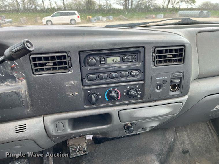 image for item LA9896 2003 Ford F250 Super Duty XL  utility bed pickup truck