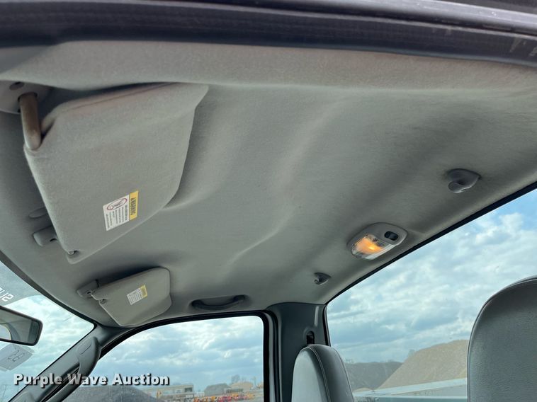 image for item LA9896 2003 Ford F250 Super Duty XL  utility bed pickup truck