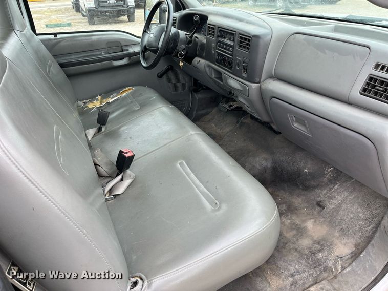 image for item LA9896 2003 Ford F250 Super Duty XL  utility bed pickup truck