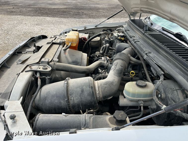 image for item LA9896 2003 Ford F250 Super Duty XL  utility bed pickup truck