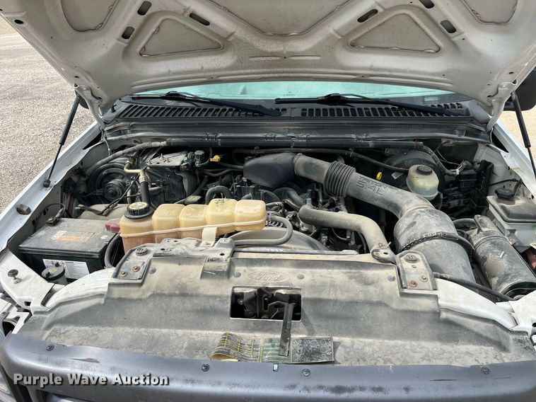 image for item LA9896 2003 Ford F250 Super Duty XL  utility bed pickup truck