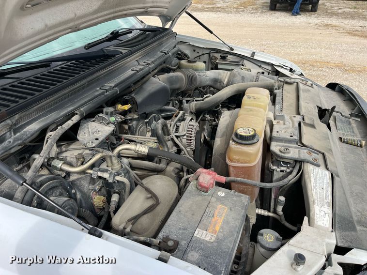 image for item LA9896 2003 Ford F250 Super Duty XL  utility bed pickup truck