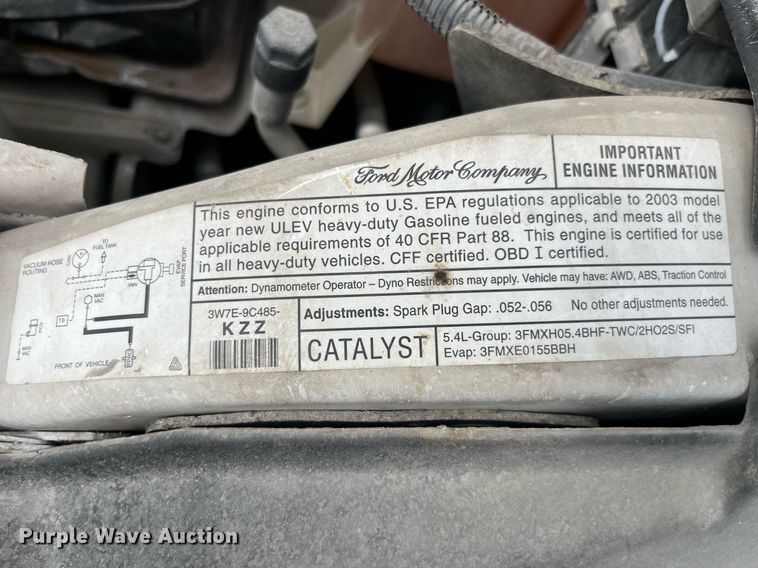 image for item LA9896 2003 Ford F250 Super Duty XL  utility bed pickup truck