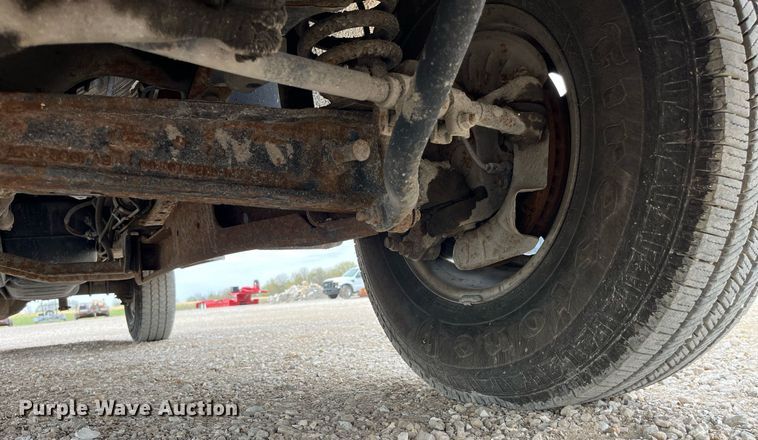 image for item LA9896 2003 Ford F250 Super Duty XL  utility bed pickup truck