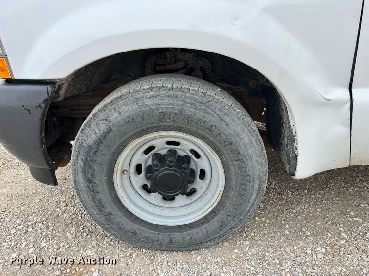 image for item LA9896 2003 Ford F250 Super Duty XL  utility bed pickup truck