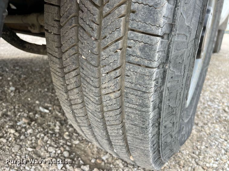 image for item LA9896 2003 Ford F250 Super Duty XL  utility bed pickup truck