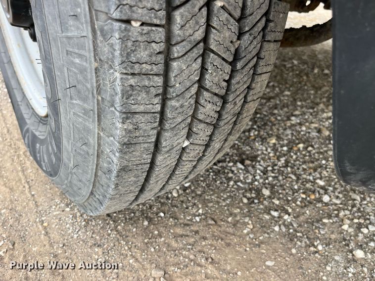 image for item LA9896 2003 Ford F250 Super Duty XL  utility bed pickup truck