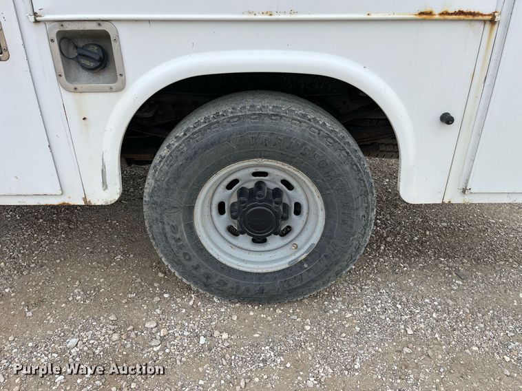 image for item LA9896 2003 Ford F250 Super Duty XL  utility bed pickup truck