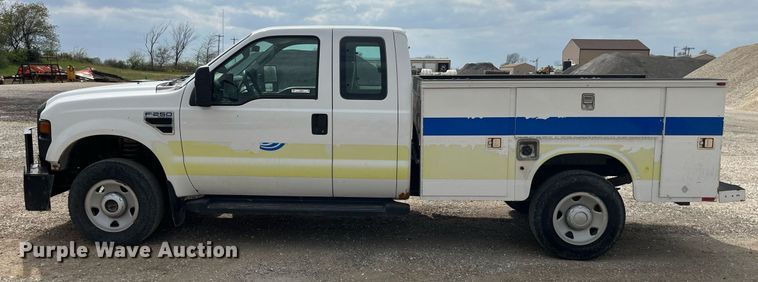 image for item LA9897 2008 Ford F250 Super Duty XL  SuperCab utility bed pickup truck