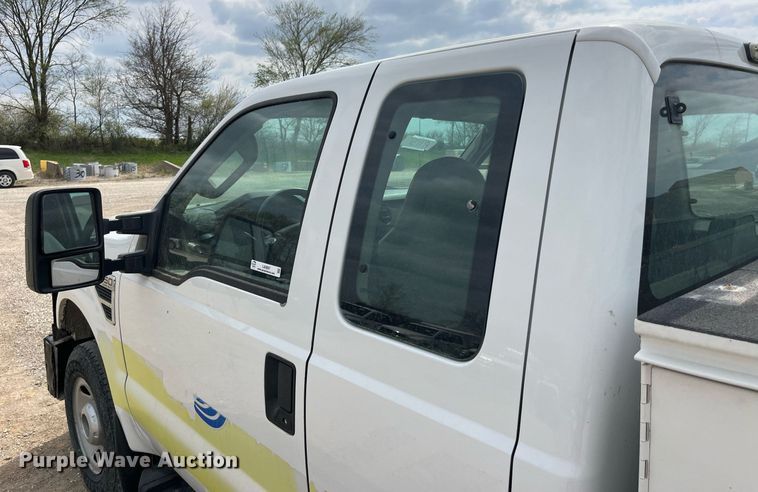 image for item LA9897 2008 Ford F250 Super Duty XL  SuperCab utility bed pickup truck