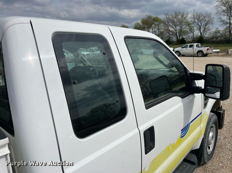 image for item LA9897 2008 Ford F250 Super Duty XL  SuperCab utility bed pickup truck