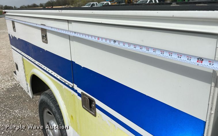 image for item LA9897 2008 Ford F250 Super Duty XL  SuperCab utility bed pickup truck