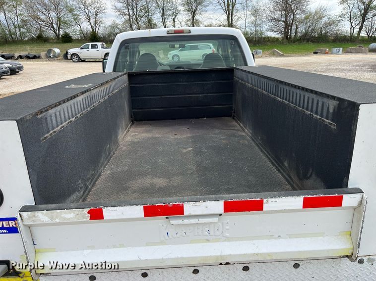 image for item LA9897 2008 Ford F250 Super Duty XL  SuperCab utility bed pickup truck