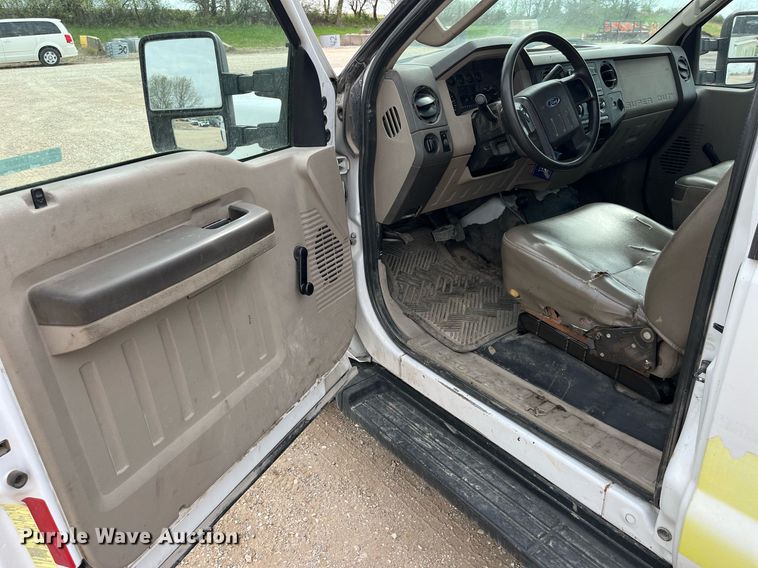 image for item LA9897 2008 Ford F250 Super Duty XL  SuperCab utility bed pickup truck