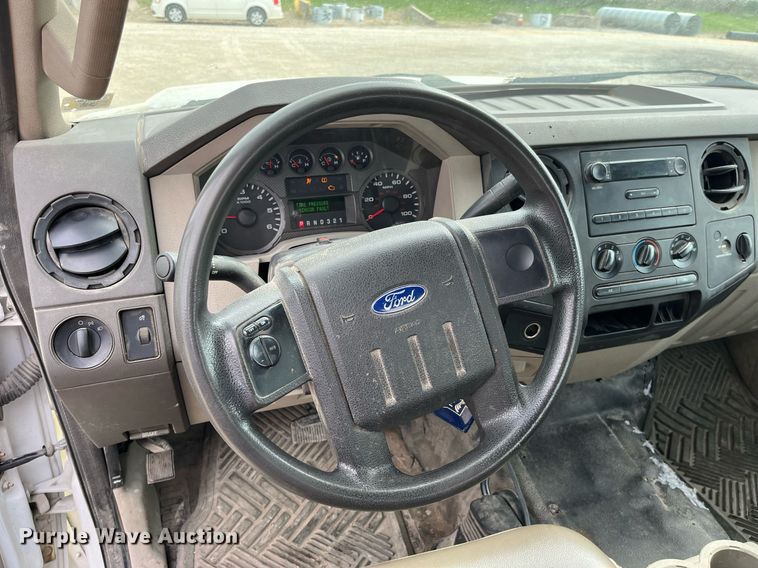 image for item LA9897 2008 Ford F250 Super Duty XL  SuperCab utility bed pickup truck
