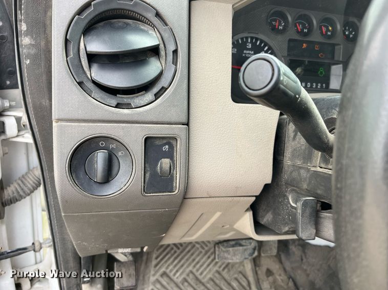 image for item LA9897 2008 Ford F250 Super Duty XL  SuperCab utility bed pickup truck