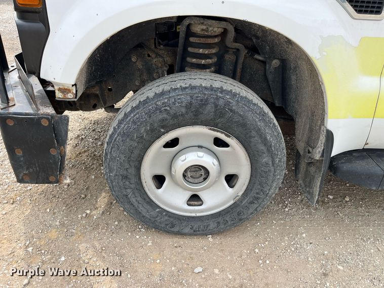 image for item LA9897 2008 Ford F250 Super Duty XL  SuperCab utility bed pickup truck