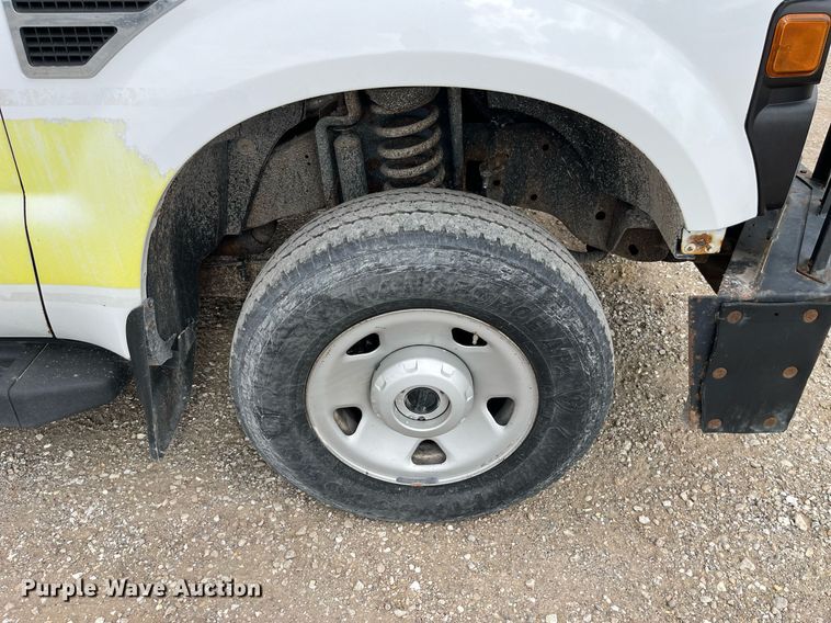 image for item LA9897 2008 Ford F250 Super Duty XL  SuperCab utility bed pickup truck