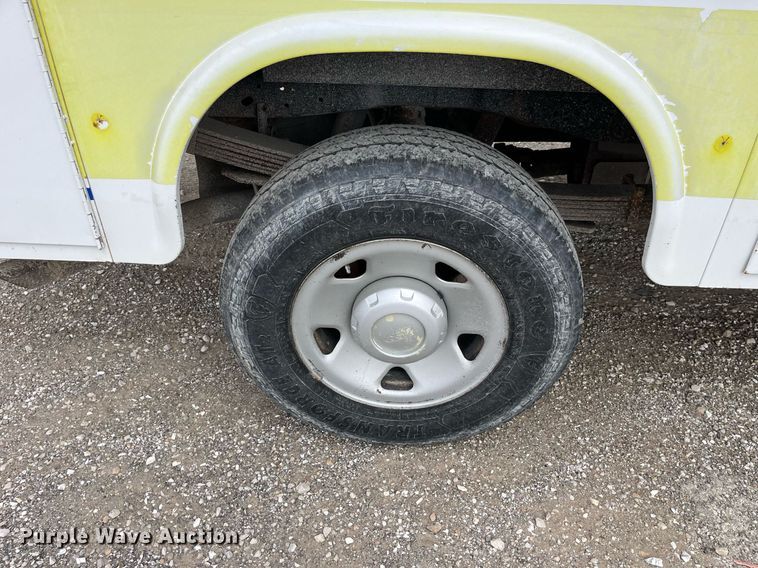 image for item LA9897 2008 Ford F250 Super Duty XL  SuperCab utility bed pickup truck