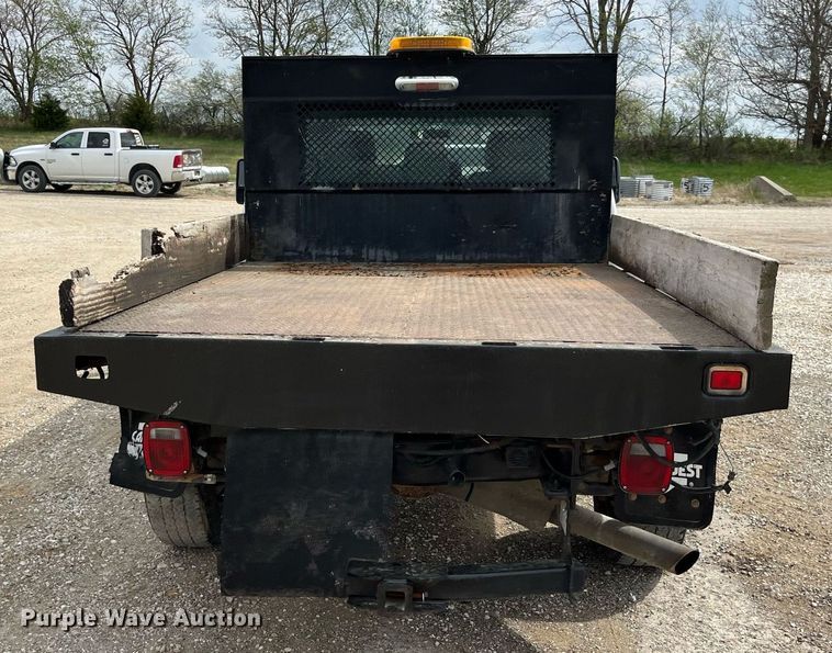 image for item LA9899 2011 Ford F250 Super Duty  Crew Cab flatbed pickup truck