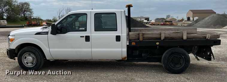 image for item LA9899 2011 Ford F250 Super Duty  Crew Cab flatbed pickup truck
