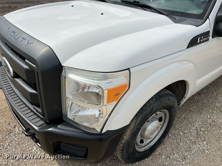 image for item LA9899 2011 Ford F250 Super Duty  Crew Cab flatbed pickup truck