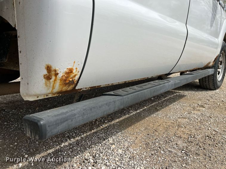 image for item LA9899 2011 Ford F250 Super Duty  Crew Cab flatbed pickup truck