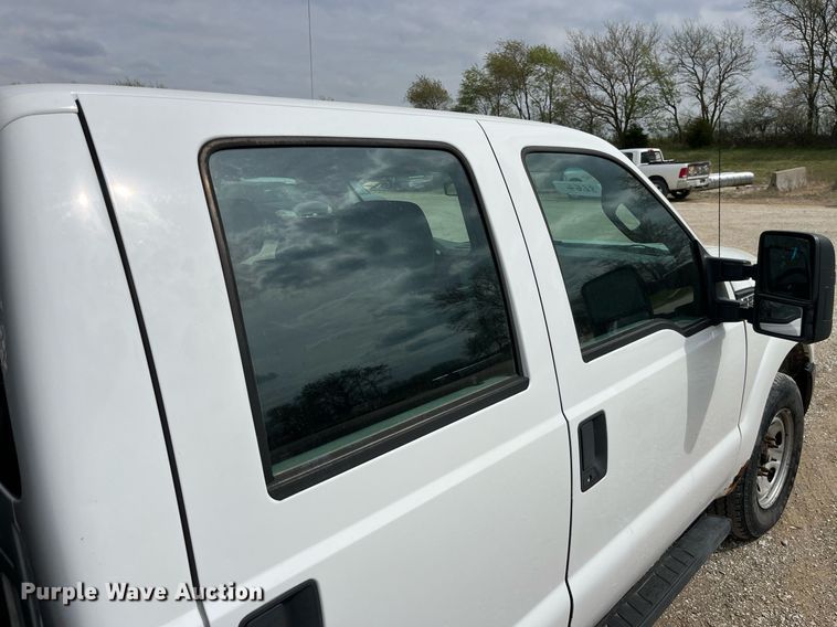 image for item LA9899 2011 Ford F250 Super Duty  Crew Cab flatbed pickup truck