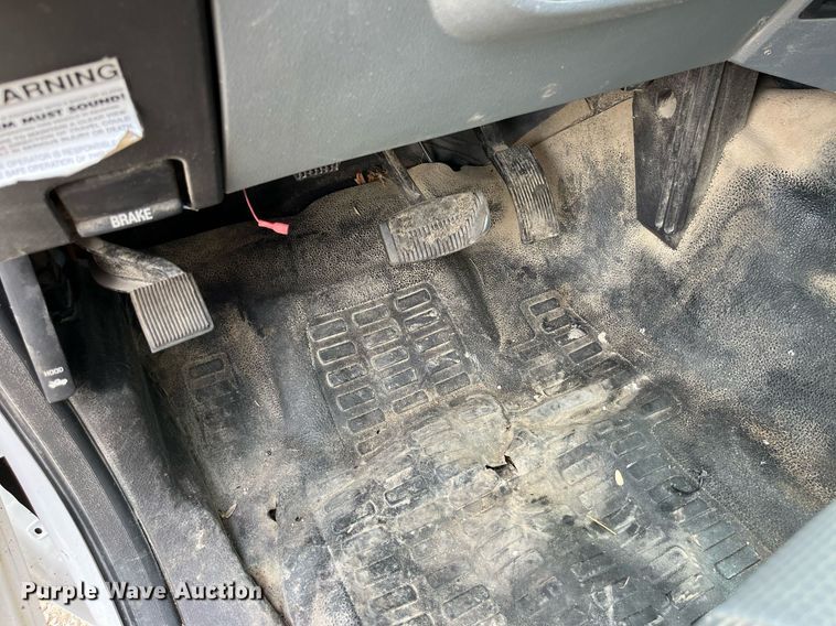 image for item LA9899 2011 Ford F250 Super Duty  Crew Cab flatbed pickup truck