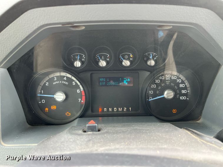 image for item LA9899 2011 Ford F250 Super Duty  Crew Cab flatbed pickup truck