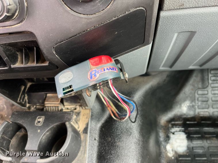 image for item LA9899 2011 Ford F250 Super Duty  Crew Cab flatbed pickup truck