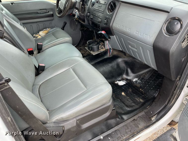 image for item LA9899 2011 Ford F250 Super Duty  Crew Cab flatbed pickup truck