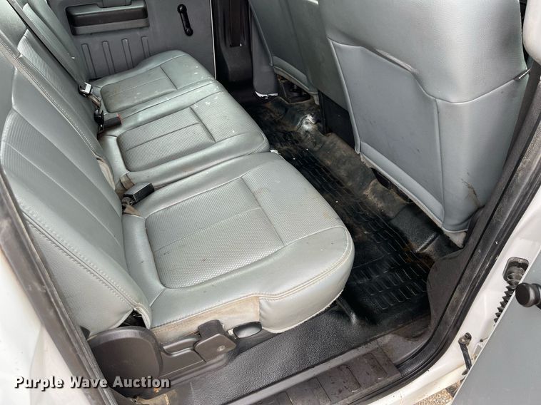 image for item LA9899 2011 Ford F250 Super Duty  Crew Cab flatbed pickup truck