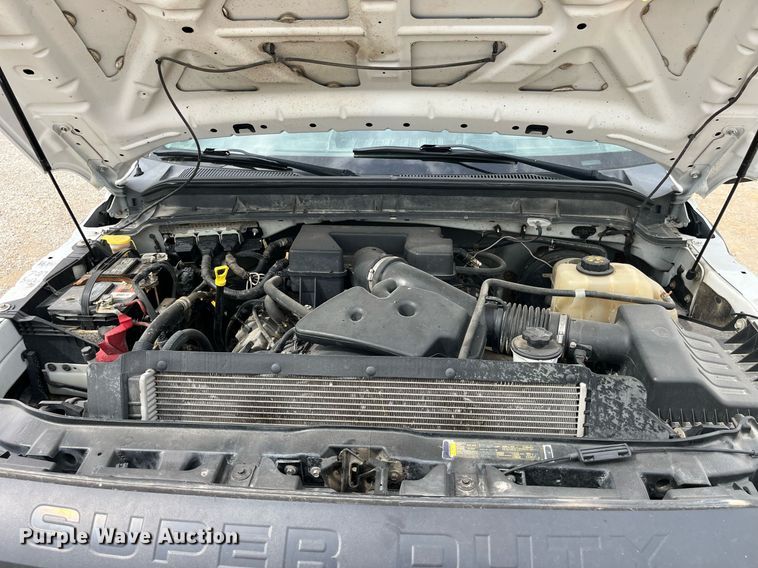 image for item LA9899 2011 Ford F250 Super Duty  Crew Cab flatbed pickup truck