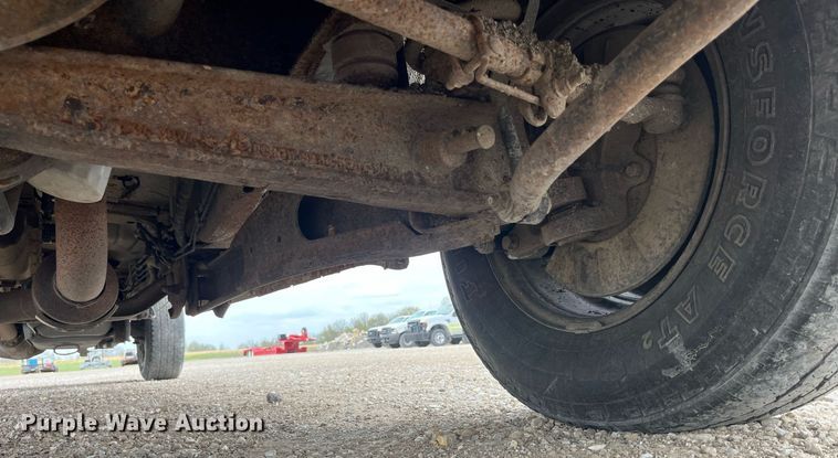 image for item LA9899 2011 Ford F250 Super Duty  Crew Cab flatbed pickup truck