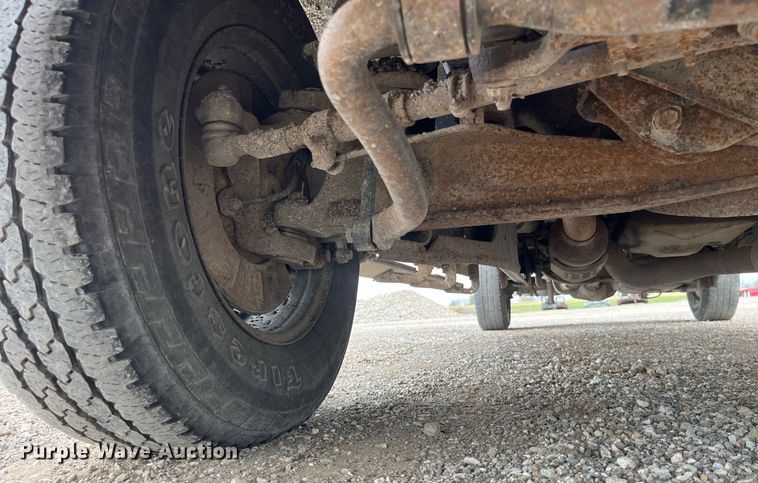 image for item LA9899 2011 Ford F250 Super Duty  Crew Cab flatbed pickup truck