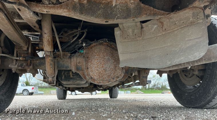 image for item LA9899 2011 Ford F250 Super Duty  Crew Cab flatbed pickup truck